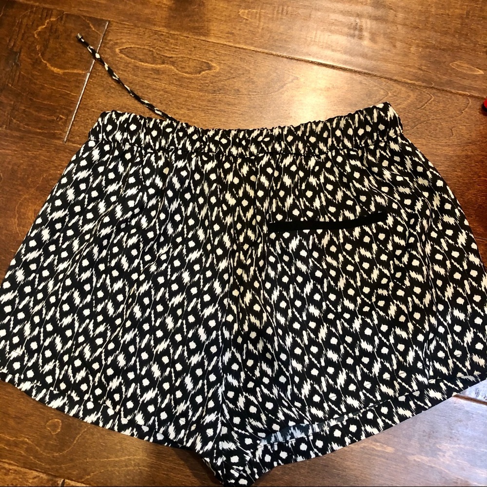 Zara Print Drawstring Shorts - Picture 3 of 3